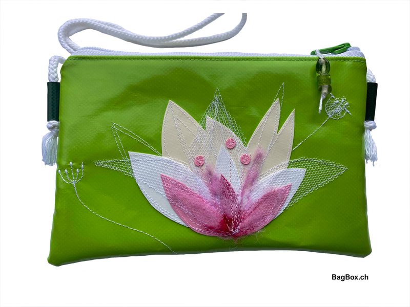 Aus Blache gefertigtes Handytäschli mit Blume. Verwendete Technik ist Nähmalen.