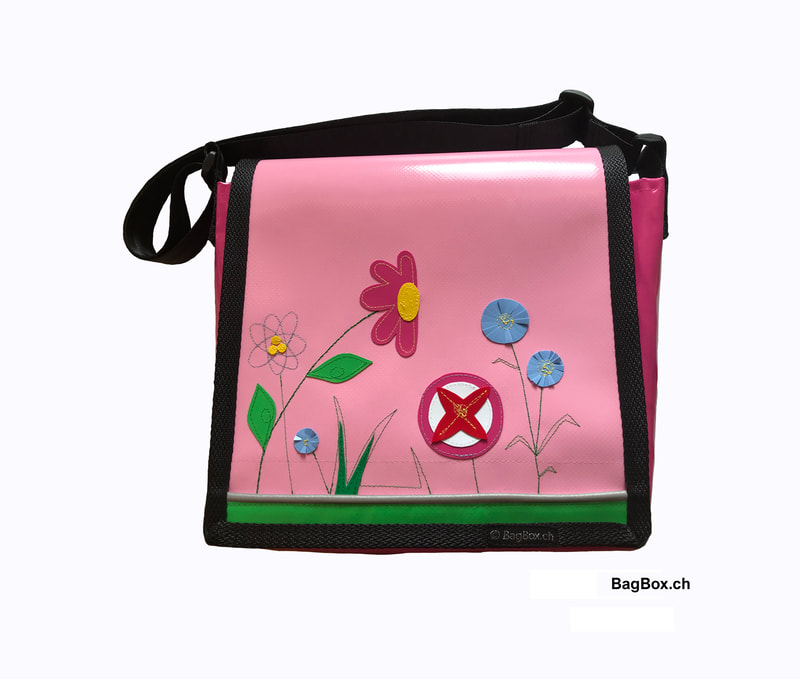 Neue Kindergartentasche Mädchen mit Blumenmotiv. Handgearbeitet aus rosaner Blache.