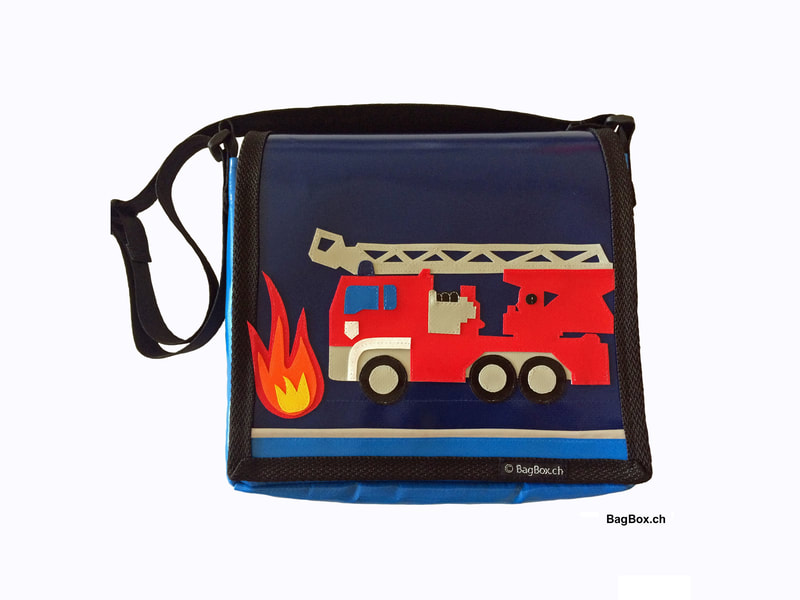 Kindergartentasche aus Blache mit Feuerwehrauto Motiv.