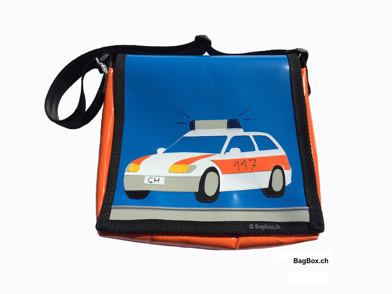 Kindergartentasche aus Blache genäht. Mit Polizeiauto als Motiv.