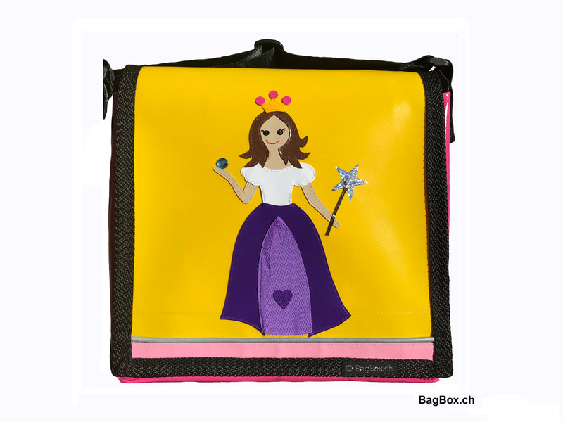 Kindergartentasche aus Blache verziert mit Glitzerfolie und einem Stein. Motiv: Prinzessin.