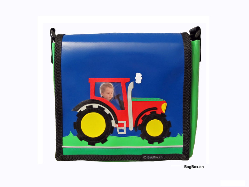 Kindergartentasche aus Blache mit Traktor als Motiv. 