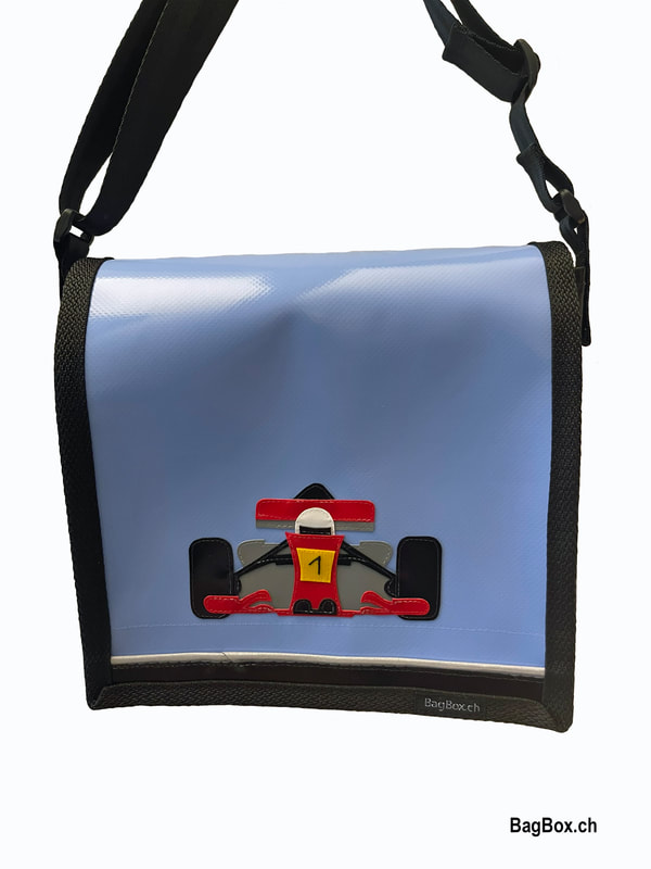 Sofort verfügbare Kindergartentasche aus Blache. Selber entworfenes Rennautomotiv, 