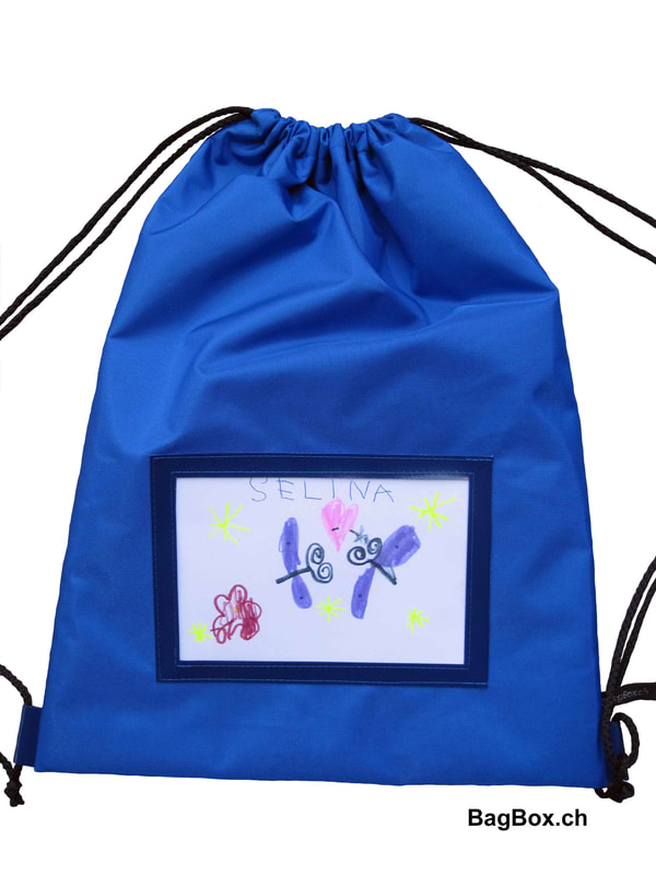 Turnbeutel aus wasserabweisendem Rucksacknylon mit Zugkordeln und Namensschild. Praktisch vom Kiga bis ca 3. Klasse oder einen Ausflug. Mit Einschubfenster für ein Lieblingsbild oder eine Postkarte 15 x 10