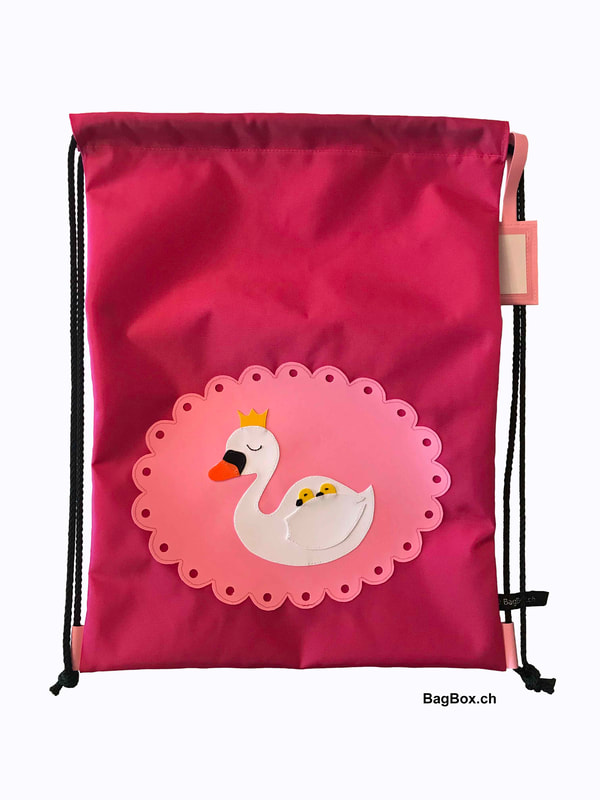 Turnbeutel aus wasserabweisendem Rucksacknylon mit Zugkordeln und Namensschild. Praktisch vom Kiga bis ca 3. Klasse oder einen Ausflug. Motiv: Schwan