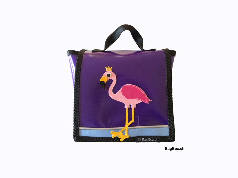 Velotäschli in violetter Blache mit Flamingo.